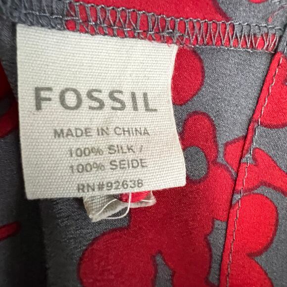 Fossil Red Gray 3/4 Sleeve V Neck Silk Blouse Size Medium - Picture 8 of 9